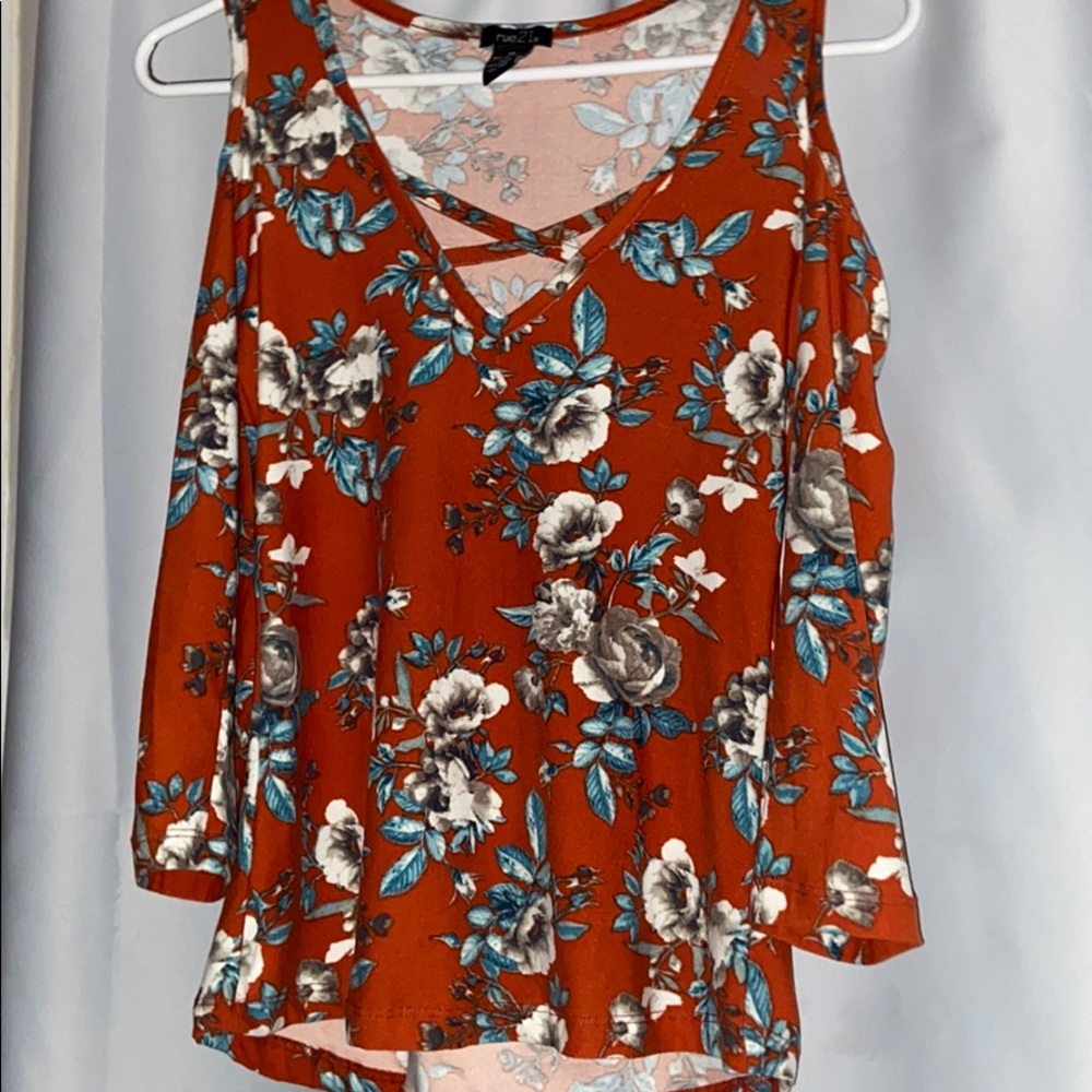 Floral V-Neck, w/ open Shoulders
